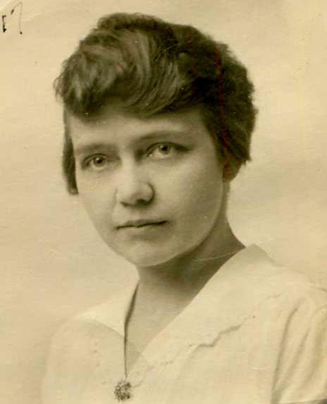 Photo of photos/Elizabeth Maria McCrady 1886-1958 portrait c1917_crop